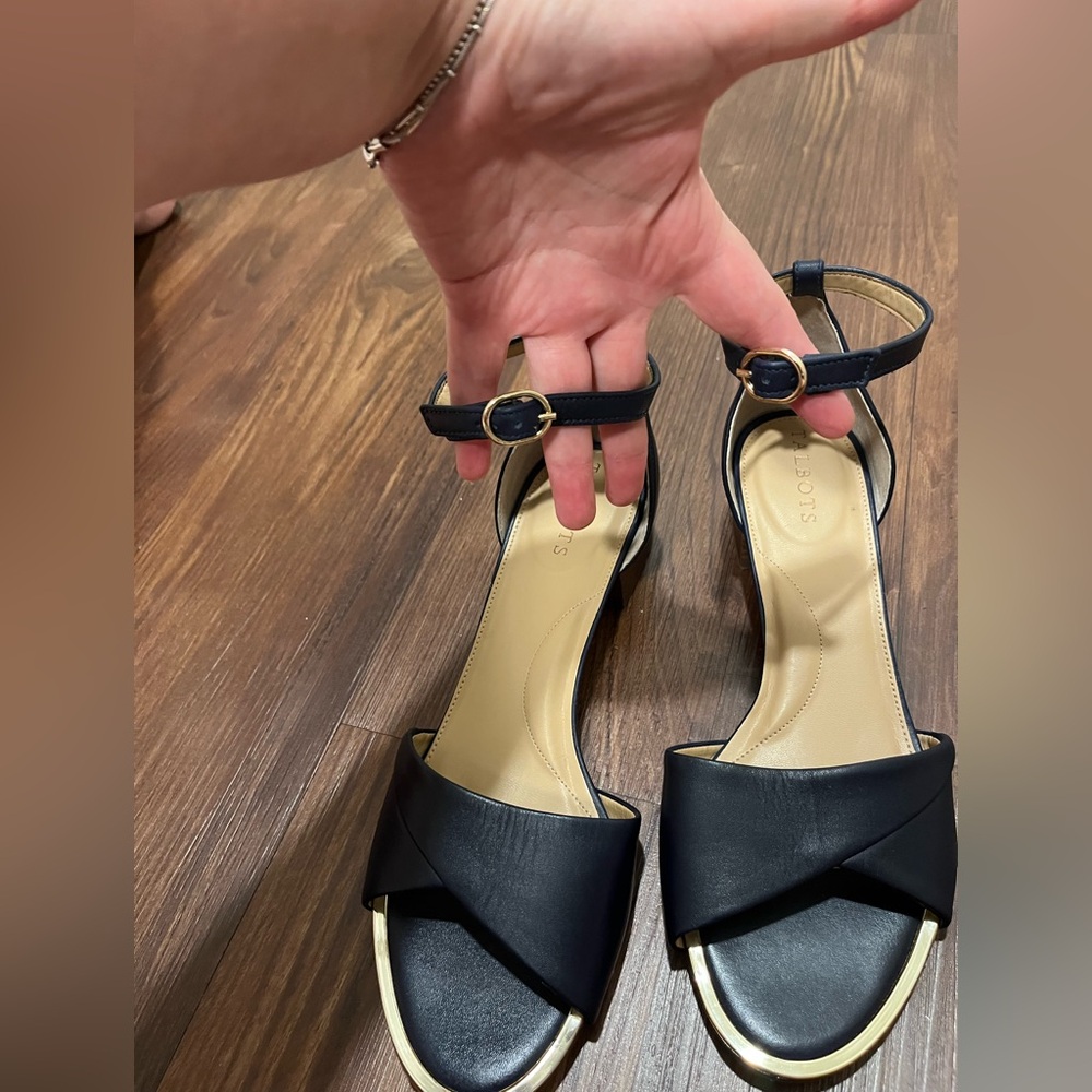 Talbots Navy Blue Sandals With Gold Toe Trim Size 9 M - Picture 6 of 8